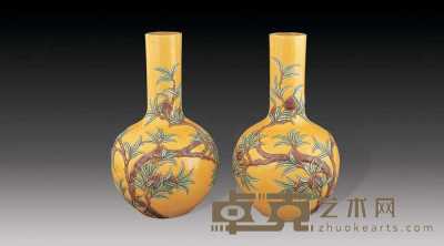 民国 黄釉雕瓷天球瓶（2件） 高33cm